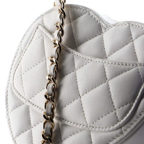 Chanel CC in Love Heart Clutch with Chain Quilted Lambskin White - Picture 8 of 10